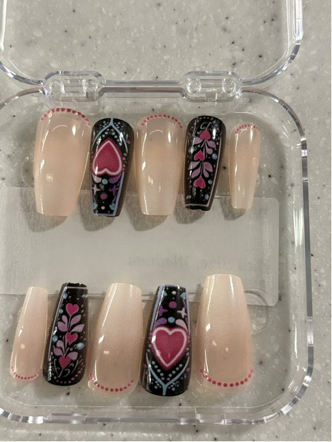 Black Floral Heart Press-On Nail Set